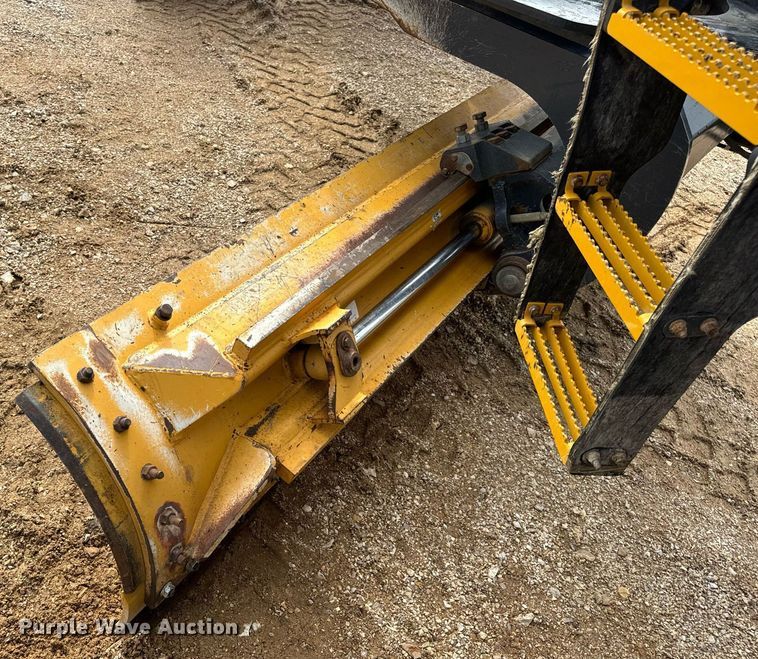 image for item DV1849 2016 John Deere 672G motor grader