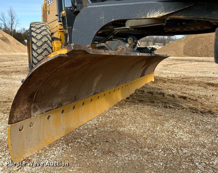 image for item DV1849 2016 John Deere 672G motor grader