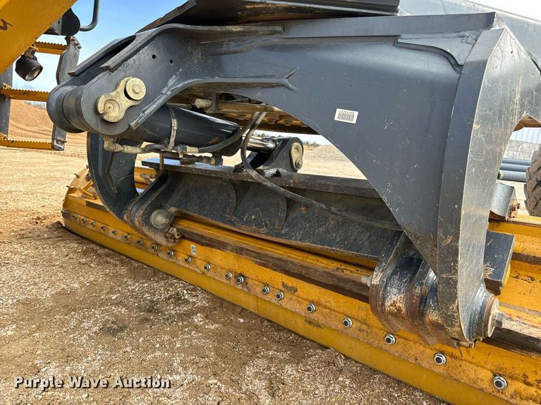 image for item DV1849 2016 John Deere 672G motor grader