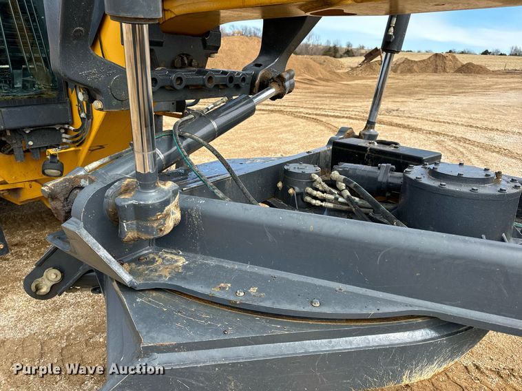 image for item DV1849 2016 John Deere 672G motor grader