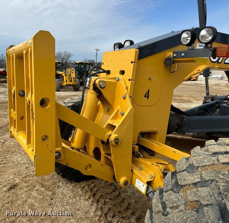 image for item DV1849 2016 John Deere 672G motor grader