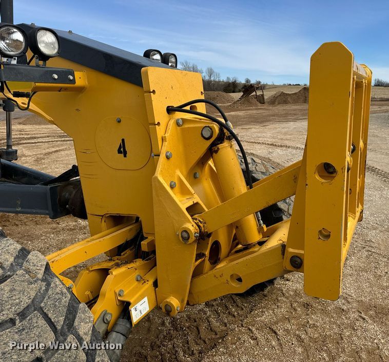 image for item DV1849 2016 John Deere 672G motor grader