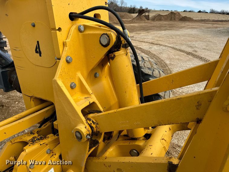 image for item DV1849 2016 John Deere 672G motor grader