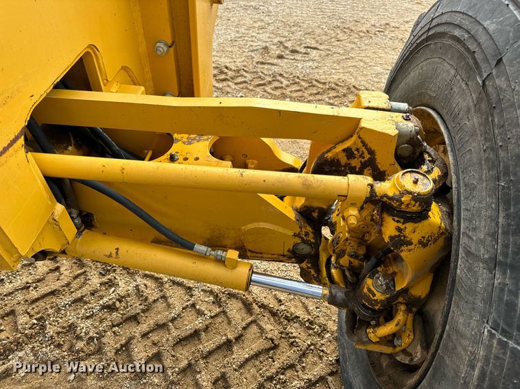 image for item DV1849 2016 John Deere 672G motor grader