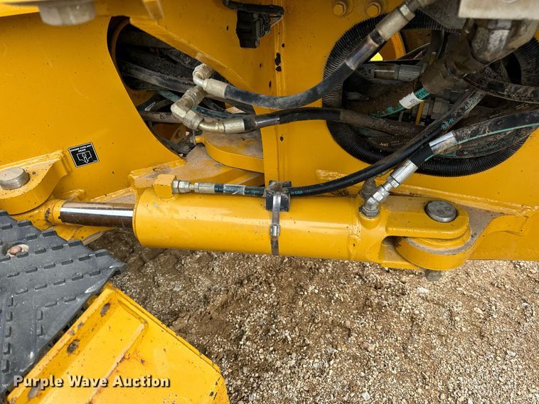 image for item DV1849 2016 John Deere 672G motor grader