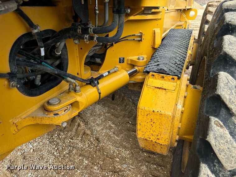 image for item DV1849 2016 John Deere 672G motor grader