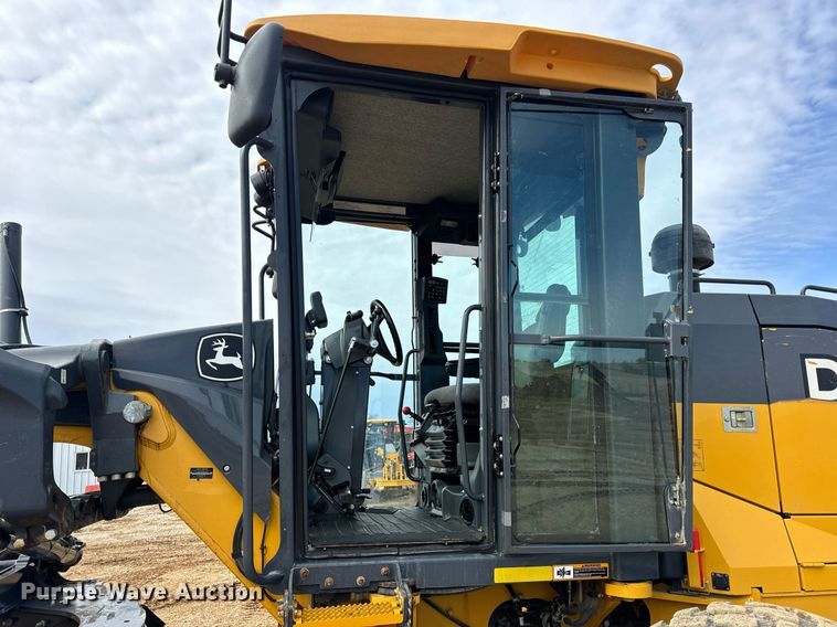 image for item DV1849 2016 John Deere 672G motor grader