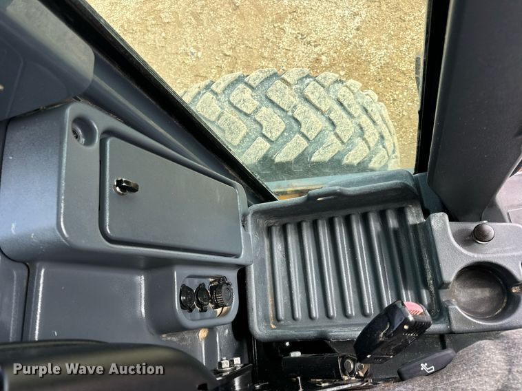 image for item DV1849 2016 John Deere 672G motor grader