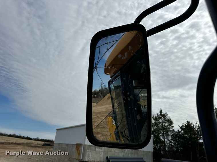 image for item DV1849 2016 John Deere 672G motor grader