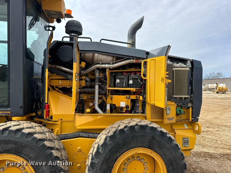 image for item DV1849 2016 John Deere 672G motor grader