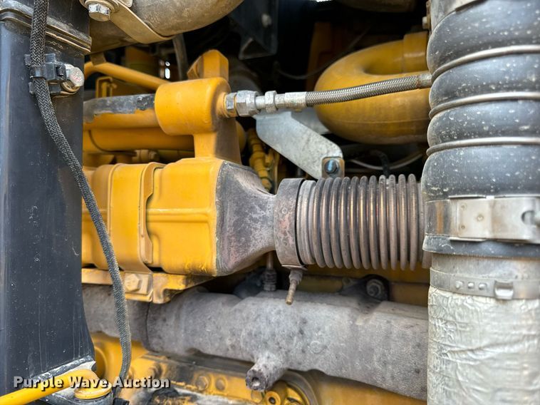 image for item DV1849 2016 John Deere 672G motor grader