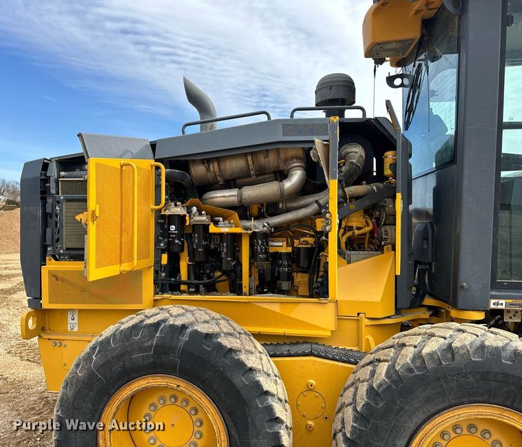 image for item DV1849 2016 John Deere 672G motor grader