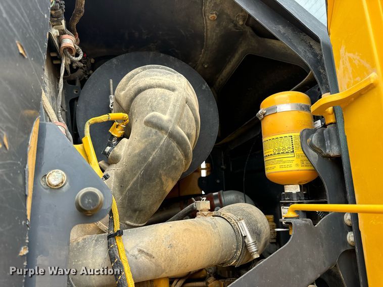 image for item DV1849 2016 John Deere 672G motor grader