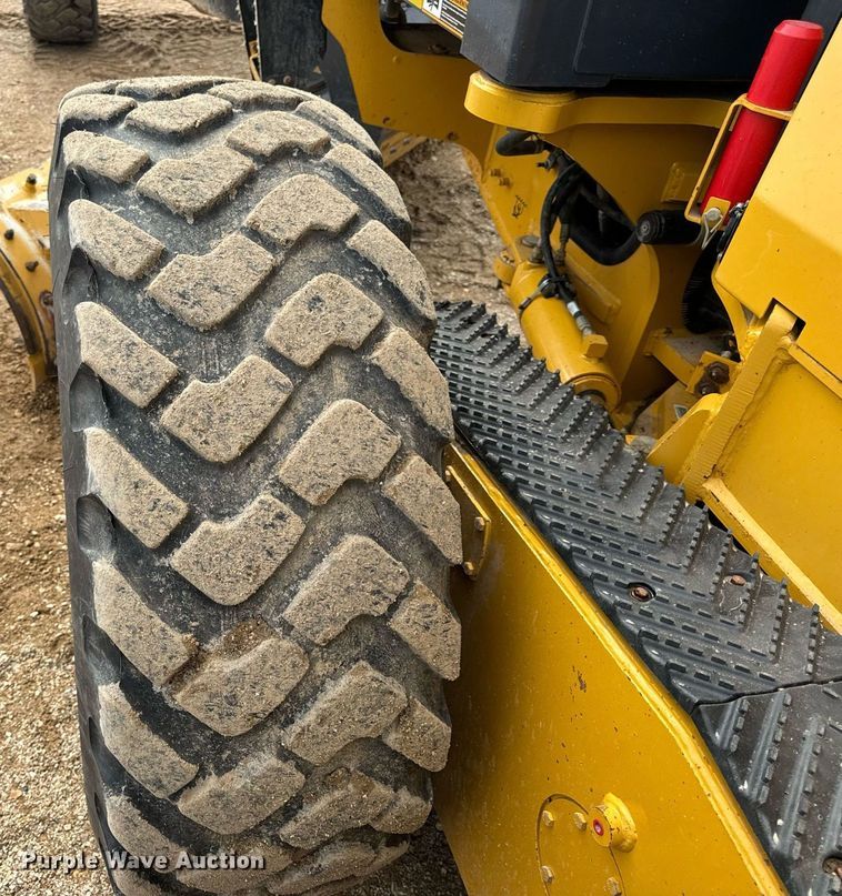 image for item DV1849 2016 John Deere 672G motor grader