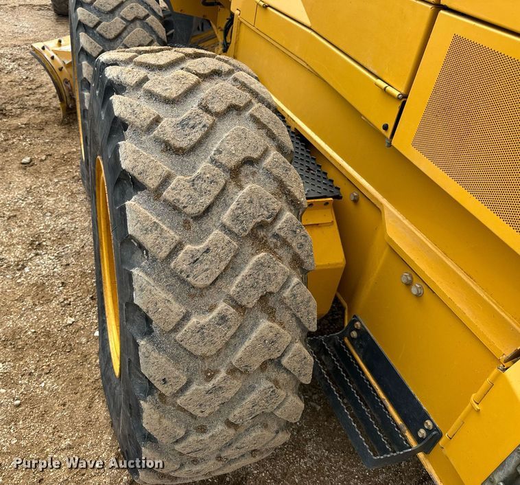 image for item DV1849 2016 John Deere 672G motor grader