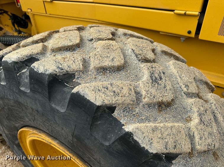 image for item DV1849 2016 John Deere 672G motor grader