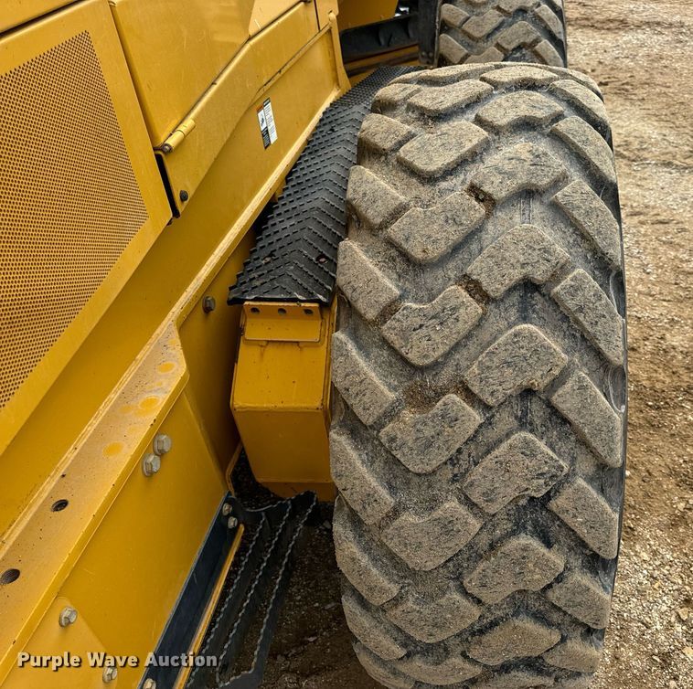 image for item DV1849 2016 John Deere 672G motor grader