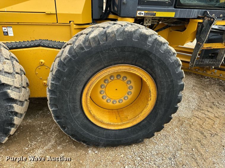 image for item DV1849 2016 John Deere 672G motor grader