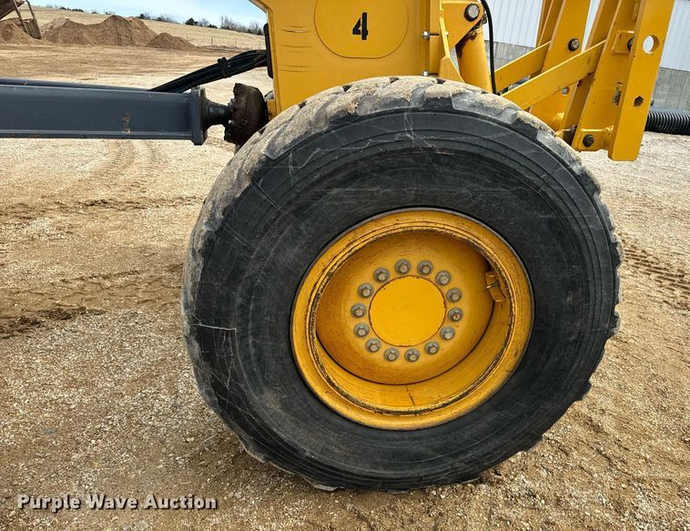 image for item DV1849 2016 John Deere 672G motor grader