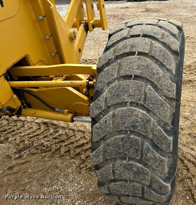 image for item DV1849 2016 John Deere 672G motor grader