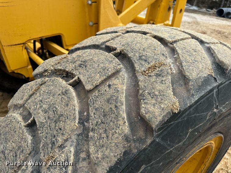 image for item DV1849 2016 John Deere 672G motor grader