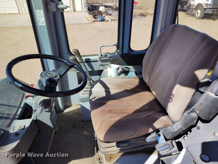 image for item DV6721 1994 John Deere 444G wheel loader