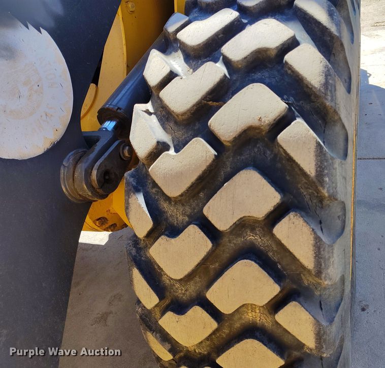 image for item DV6721 1994 John Deere 444G wheel loader