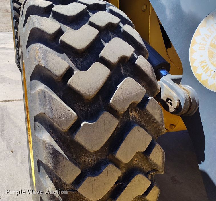 image for item DV6721 1994 John Deere 444G wheel loader