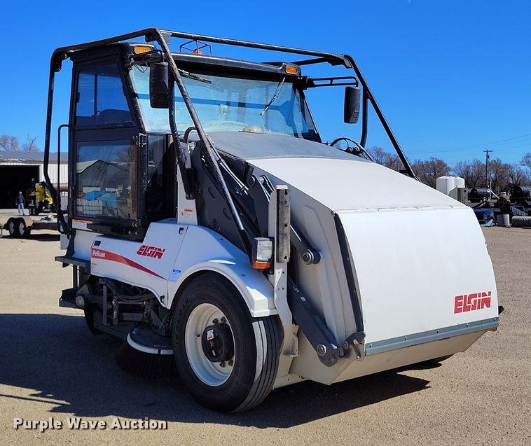 image for item DV6722 2010 Elgin Pelican Series NP sweeper