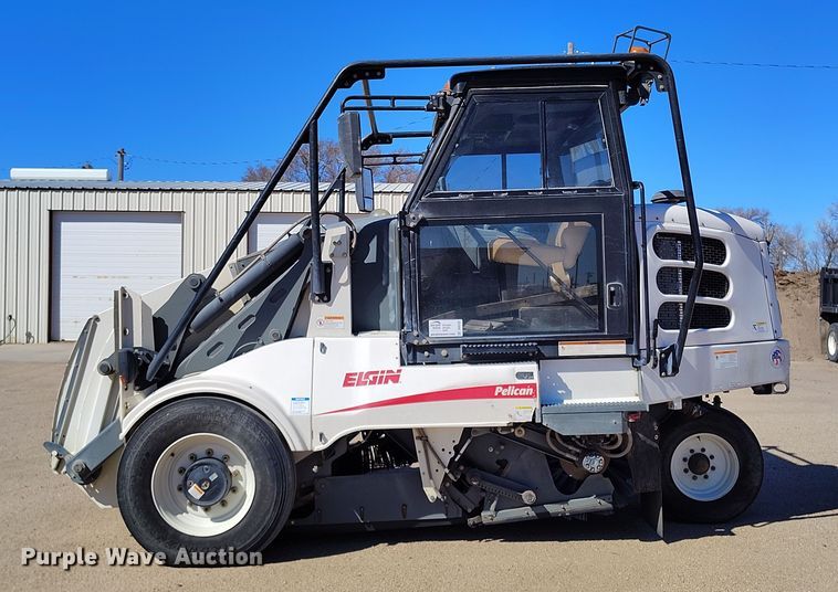 image for item DV6722 2010 Elgin Pelican Series NP sweeper
