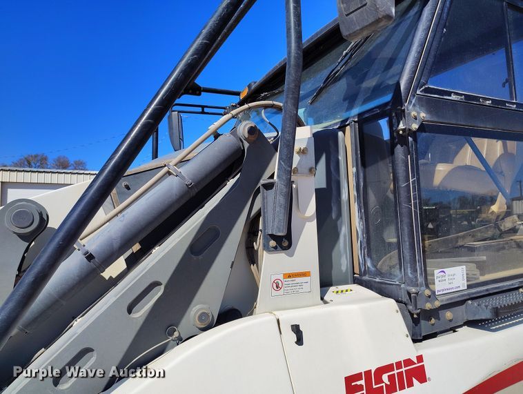 image for item DV6722 2010 Elgin Pelican Series NP sweeper