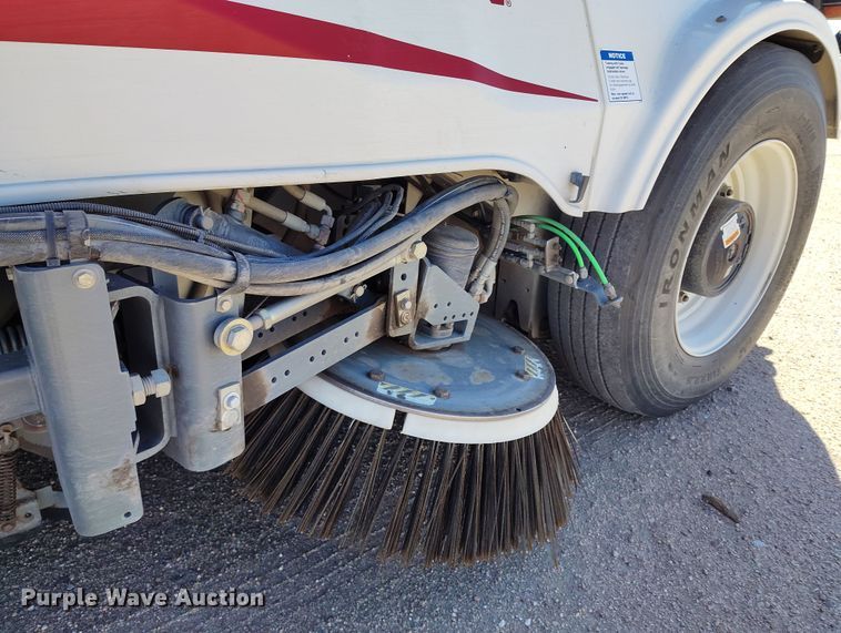 image for item DV6722 2010 Elgin Pelican Series NP sweeper