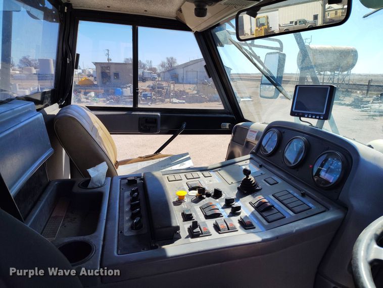 image for item DV6722 2010 Elgin Pelican Series NP sweeper