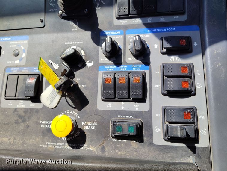 image for item DV6722 2010 Elgin Pelican Series NP sweeper