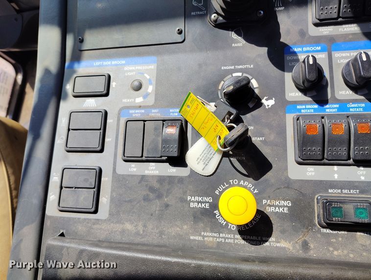 image for item DV6722 2010 Elgin Pelican Series NP sweeper