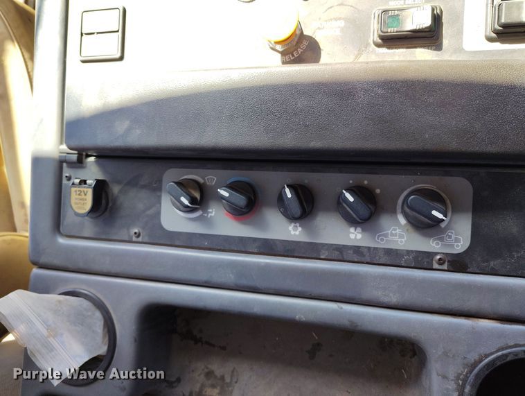 image for item DV6722 2010 Elgin Pelican Series NP sweeper