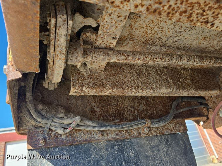 image for item DW3127 2001 International 4700 dump truck