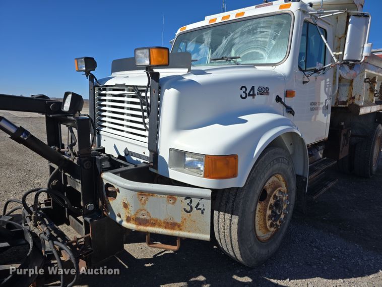 image for item DW3127 2001 International 4700 dump truck