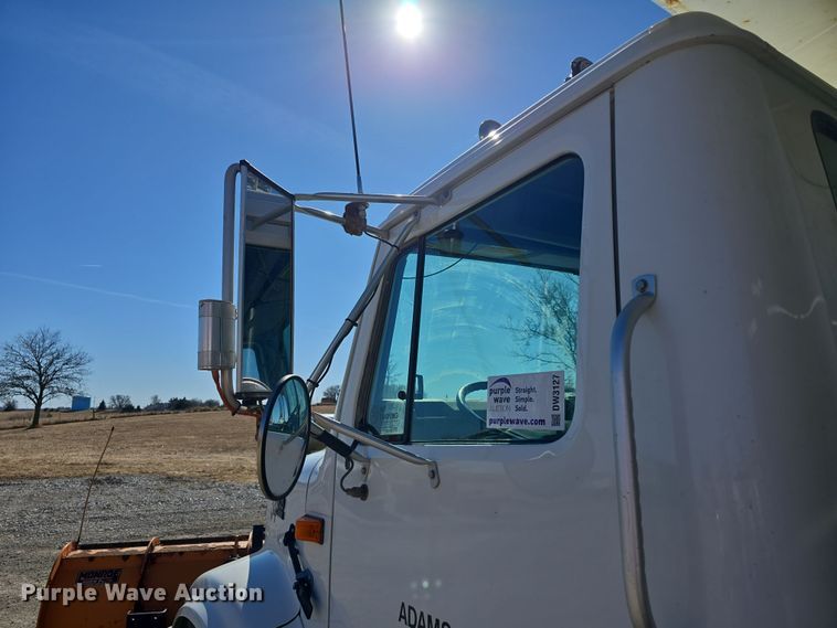 image for item DW3127 2001 International 4700 dump truck