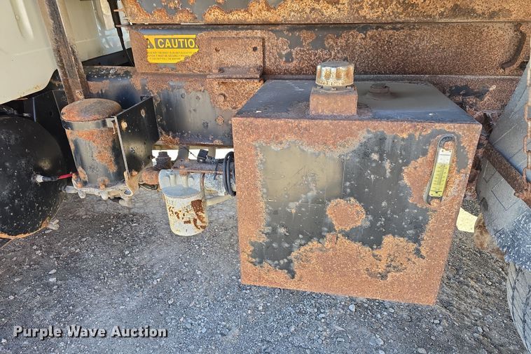 image for item DW3127 2001 International 4700 dump truck