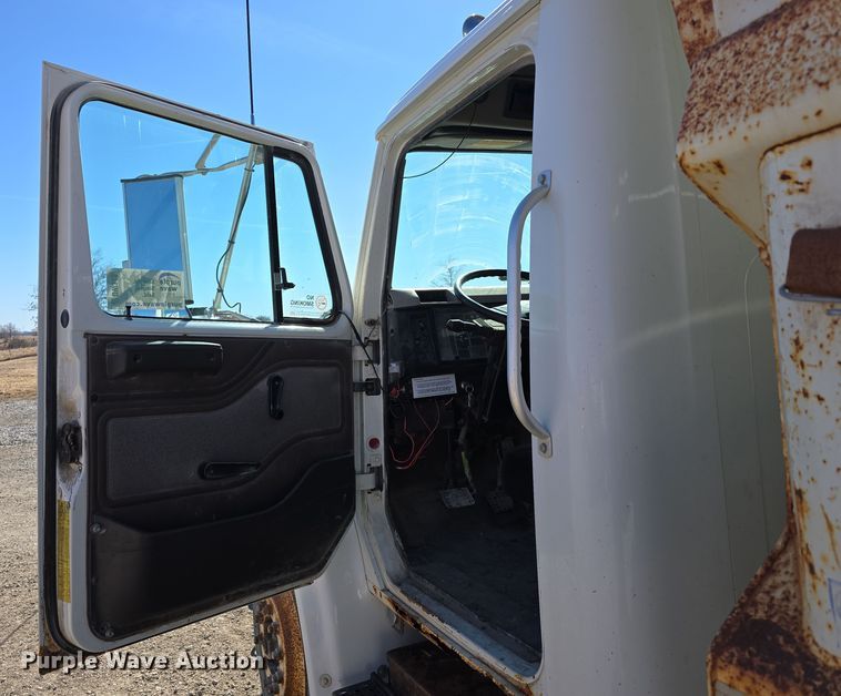 image for item DW3127 2001 International 4700 dump truck