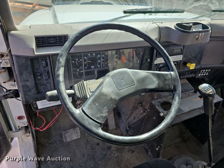 image for item DW3127 2001 International 4700 dump truck