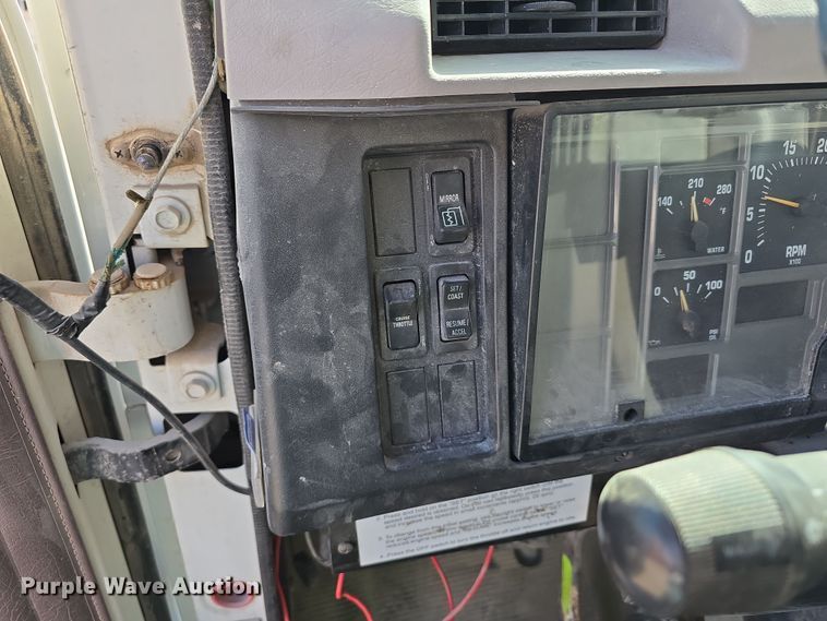 image for item DW3127 2001 International 4700 dump truck