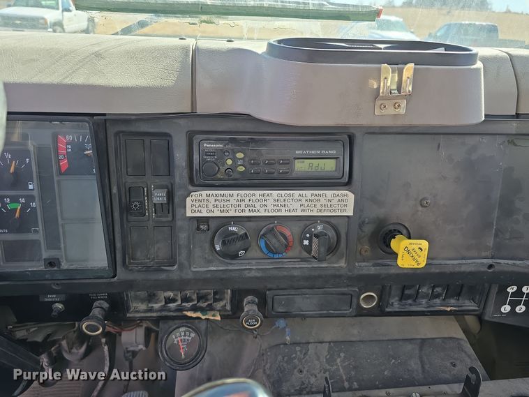 image for item DW3127 2001 International 4700 dump truck