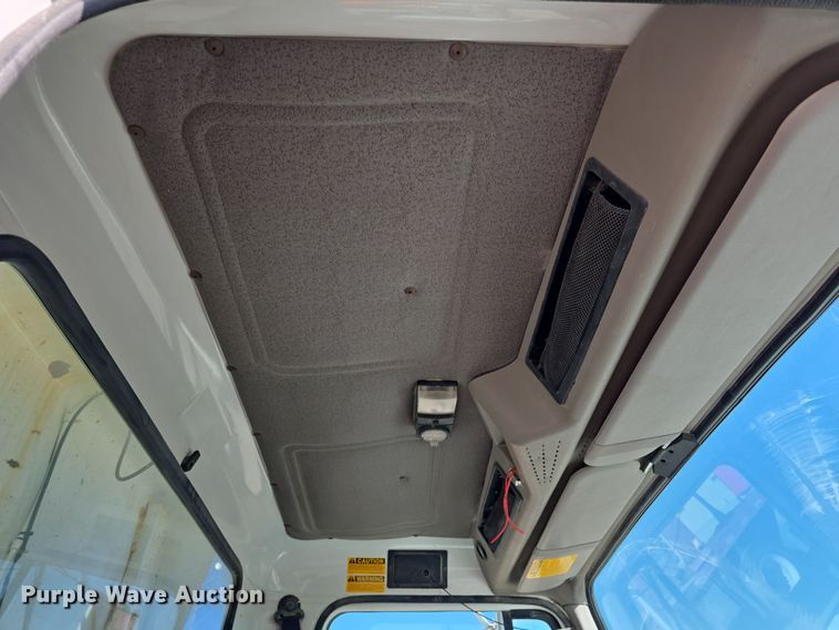 image for item DW3127 2001 International 4700 dump truck