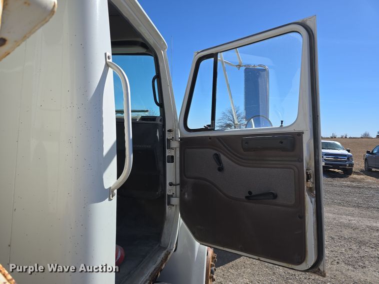 image for item DW3127 2001 International 4700 dump truck