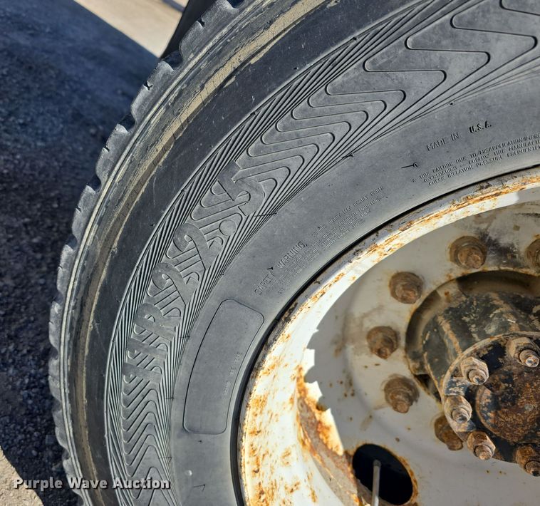 image for item DW3127 2001 International 4700 dump truck