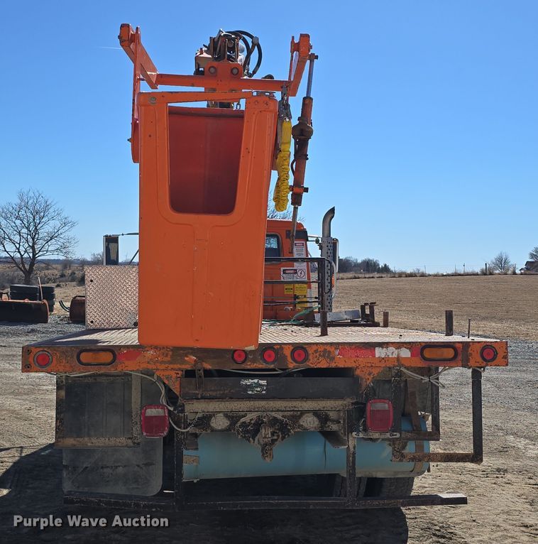image for item DW3128 2001 International 4700 bucket truck