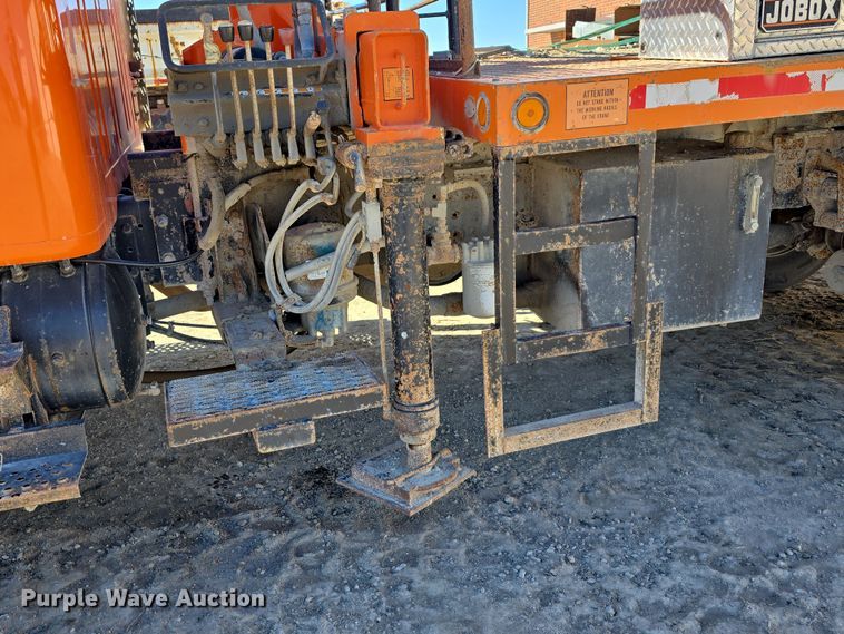 image for item DW3128 2001 International 4700 bucket truck