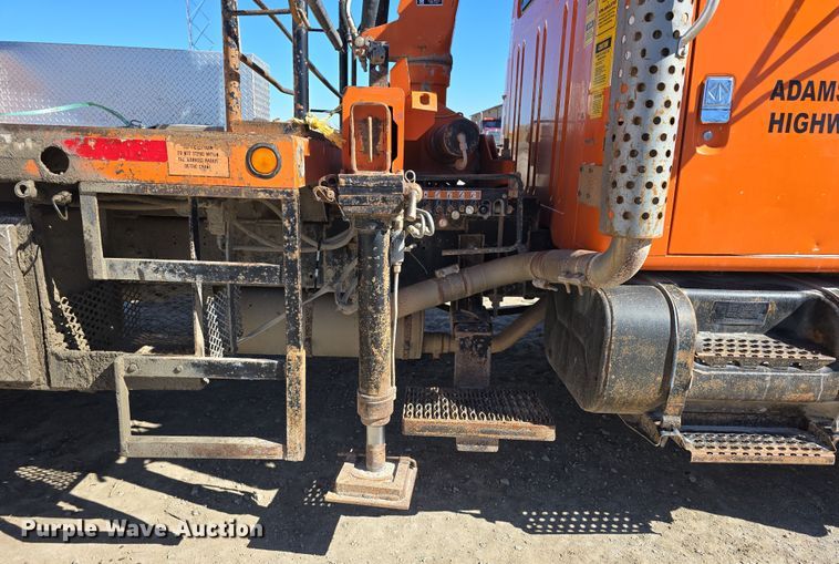 image for item DW3128 2001 International 4700 bucket truck